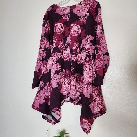 Roamans Floral Women's Top in Pink & Purple Hankerchief Hem - Picture 4 of 6